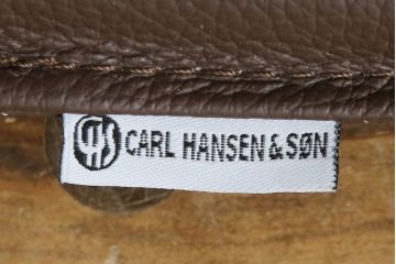 中古　超美品　北欧家具　老舗家具メーカー CARL HANSEN & SON(カール・ハンセン&サン)　ハンス J. ウェグナー(HANS J. WEGNER)デザイン　CH24　オーク材　　本革(レザー)クッション付き　特徴的なラインを描く美しいフォルムのYチェア(ワイチェア、ダイニングチェア、アームチェア、イス、椅子)(定価約17万円)(R-083149)