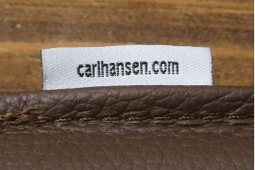 中古　超美品　北欧家具　老舗家具メーカー CARL HANSEN & SON(カール・ハンセン&サン)　ハンス J. ウェグナー(HANS J. WEGNER)デザイン　CH24　オーク材　　本革(レザー)クッション付き　特徴的なラインを描く美しいフォルムのYチェア(ワイチェア、ダイニングチェア、アームチェア、イス、椅子)(定価約17万円)(R-083149)
