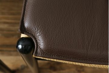 中古　超美品　北欧家具　老舗家具メーカー CARL HANSEN & SON(カール・ハンセン&サン)　ハンス J. ウェグナー(HANS J. WEGNER)デザイン　CH24　ビーチ材　本革(レザー)クッション付き　特徴的なラインを描く美しいフォルムのYチェア2脚セット(ワイチェア、ダイニングチェア、アームチェア、イス、椅子、バラ売り可能)(定価約27万円)(R-083150)