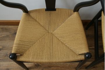 中古　超美品　北欧家具　老舗家具メーカー CARL HANSEN & SON(カール・ハンセン&サン)　ハンス J. ウェグナー(HANS J. WEGNER)デザイン　CH24　ビーチ材　本革(レザー)クッション付き　特徴的なラインを描く美しいフォルムのYチェア2脚セット(ワイチェア、ダイニングチェア、アームチェア、イス、椅子、バラ売り可能)(定価約27万円)(R-083150)