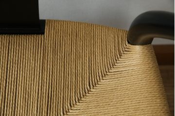 中古　超美品　北欧家具　老舗家具メーカー CARL HANSEN & SON(カール・ハンセン&サン)　ハンス J. ウェグナー(HANS J. WEGNER)デザイン　CH24　ビーチ材　本革(レザー)クッション付き　特徴的なラインを描く美しいフォルムのYチェア2脚セット(ワイチェア、ダイニングチェア、アームチェア、イス、椅子、バラ売り可能)(定価約27万円)(R-083150)