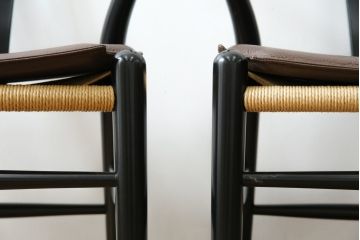 中古　超美品　北欧家具　老舗家具メーカー CARL HANSEN & SON(カール・ハンセン&サン)　ハンス J. ウェグナー(HANS J. WEGNER)デザイン　CH24　ビーチ材　本革(レザー)クッション付き　特徴的なラインを描く美しいフォルムのYチェア2脚セット(ワイチェア、ダイニングチェア、アームチェア、イス、椅子、バラ売り可能)(定価約27万円)(R-083150)