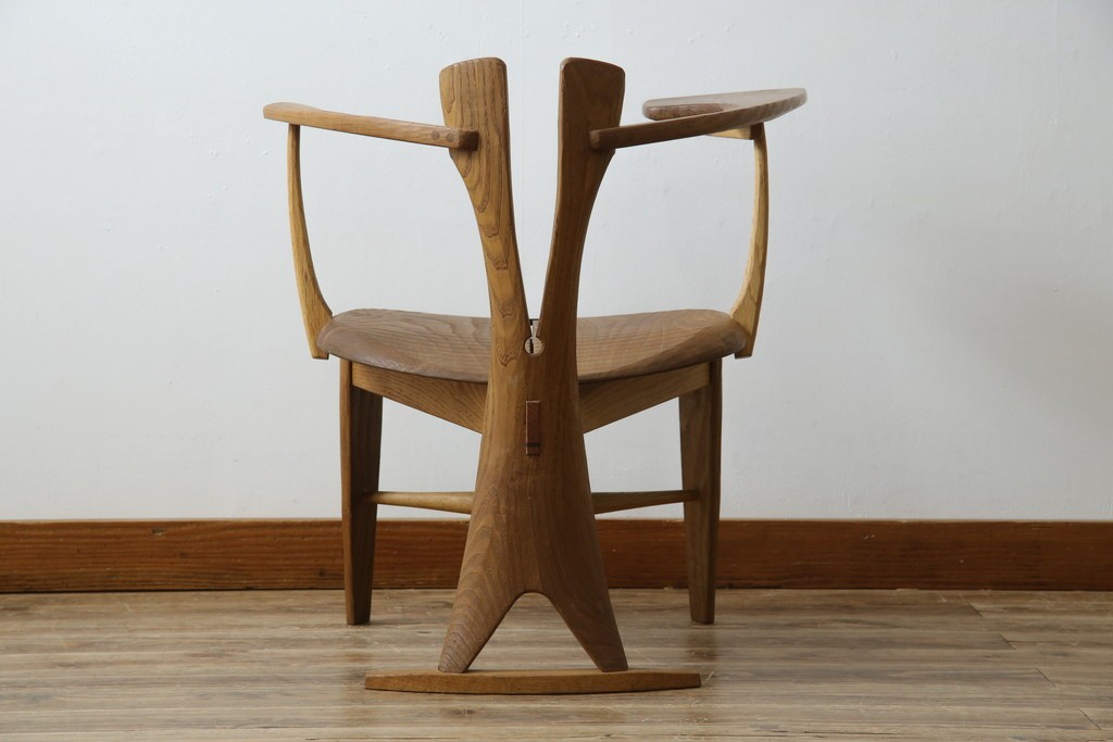 中古　美品　激レア　一点物!!　出展作品の可能性あり!!　木工作家　吉野崇裕　鉋跡仕上げ　美しい木目と力強い構造美が融合した唯一無二のアートチェア(ZEN チェア)　(R-083151)