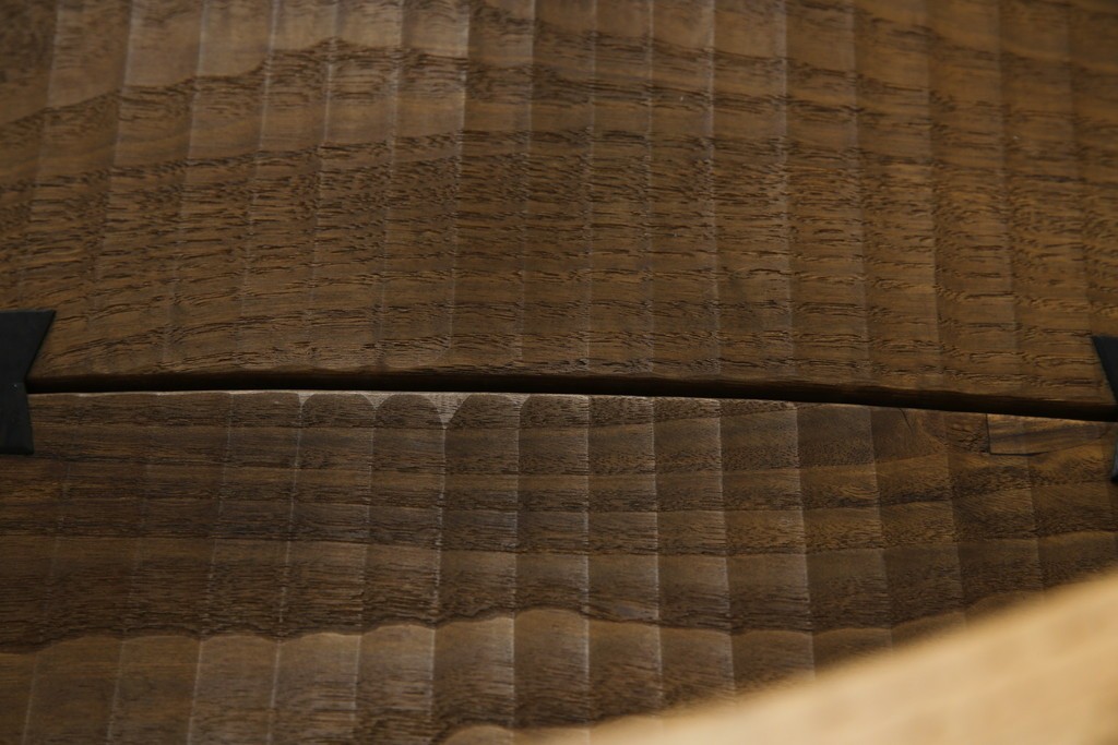 中古　美品　激レア　一点物!!　出展作品の可能性あり!!　木工作家　吉野崇裕　鉋跡仕上げ　美しい木目と力強い構造美が融合した唯一無二のアートチェア(ZEN チェア)　(R-083151)