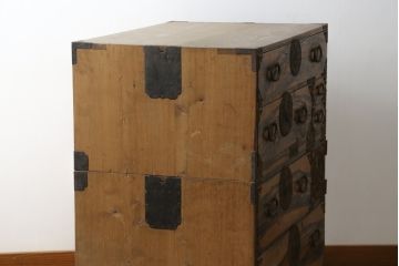 和製アンティーク　希少!!　前面黒柿材　上質な麒麟(キリン)と牡丹の錠前金具　特注　二段重ねの相馬箪笥(仙台箪笥、時代箪笥、和たんす、衣装箪笥、引き出し、チェスト、バラ売り可能)(R-083154)