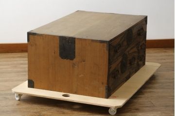 和製アンティーク　希少!!　前面黒柿材　上質な麒麟(キリン)と牡丹の錠前金具　特注　上品で風情のある相馬箪笥ローボード(仙台箪笥、時代箪笥、和たんす、衣装箪笥、引き出し、ローチェスト、テレビ台)(R-083155)