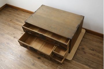 和製アンティーク　希少!!　前面黒柿材　上質な麒麟(キリン)と牡丹の錠前金具　特注　上品で風情のある相馬箪笥ローボード(仙台箪笥、時代箪笥、和たんす、衣装箪笥、引き出し、ローチェスト、テレビ台)(R-083155)