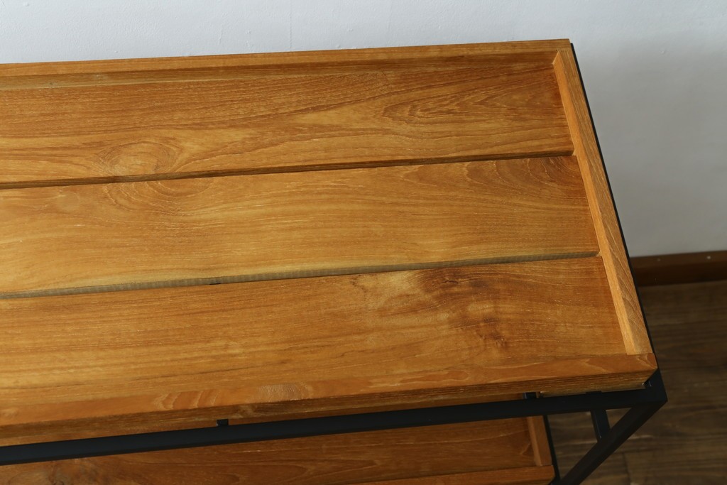 中古　美品　IDEE(イデー)　JATI TUA SHELF(ジャティ  トゥア シェルフ)　Mサイズ　オシャレデザインの空間に心地よく馴染むシェルフ　定価約12万円　(R-083157)
