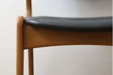 和製ビンテージ　九州　高級日田家具　アサヒ木工(アサヒファニチャー)　ビーチ材　合皮　北欧デザインがおしゃれ!!座り心地と美しさを兼ね備えたアームレスチェア(ダイニングチェア、イス、椅子、ヴィンテージ)(R-083158)