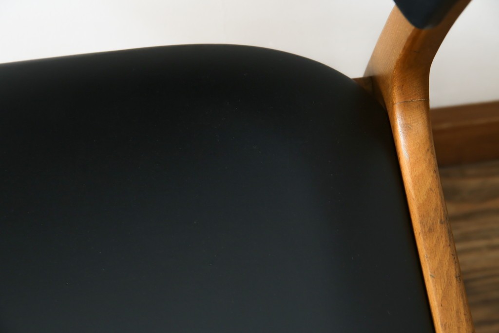 和製ビンテージ　九州　高級日田家具　アサヒ木工(アサヒファニチャー)　ビーチ材　合皮　北欧デザインがおしゃれ!!座り心地と美しさを兼ね備えたアームレスチェア(ダイニングチェア、イス、椅子、ヴィンテージ)(R-083158)