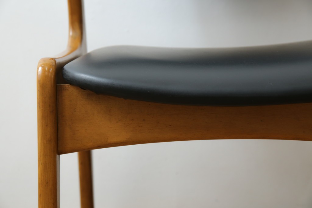 和製ビンテージ　九州　高級日田家具　アサヒ木工(アサヒファニチャー)　ビーチ材　合皮　北欧デザインがおしゃれ!!座り心地と美しさを兼ね備えたアームレスチェア(ダイニングチェア、イス、椅子、ヴィンテージ)(R-083158)