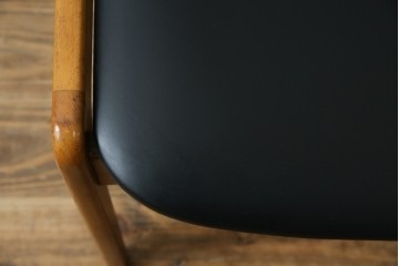 和製ビンテージ　九州　高級日田家具　アサヒ木工(アサヒファニチャー)　ビーチ材　合皮　北欧デザインがおしゃれ!!座り心地と美しさを兼ね備えたアームレスチェア(ダイニングチェア、イス、椅子、ヴィンテージ)(R-083158)