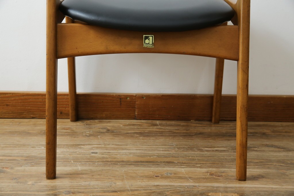 和製ビンテージ　九州　高級日田家具　アサヒ木工(アサヒファニチャー)　ビーチ材　合皮　北欧デザインがおしゃれ!!座り心地と美しさを兼ね備えたアームレスチェア(ダイニングチェア、イス、椅子、ヴィンテージ)(R-083158)