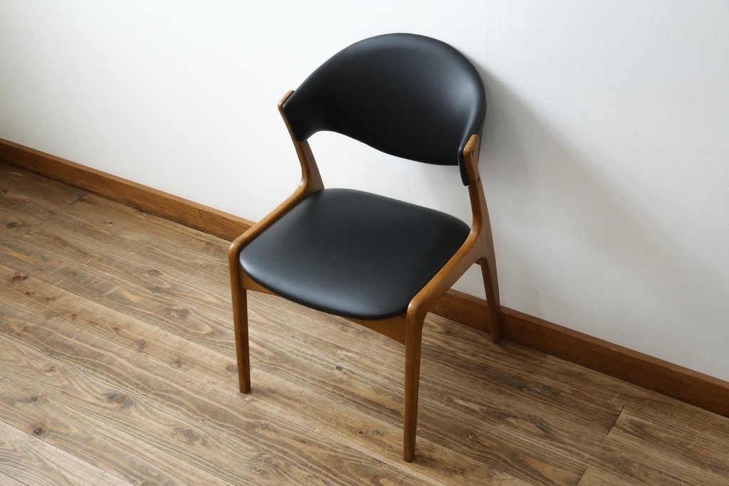 和製ビンテージ　九州　高級日田家具　アサヒ木工(アサヒファニチャー)　ビーチ材　合皮　北欧デザインがおしゃれ!!座り心地と美しさを兼ね備えたアームレスチェア(ダイニングチェア、イス、椅子、ヴィンテージ)(R-083158)