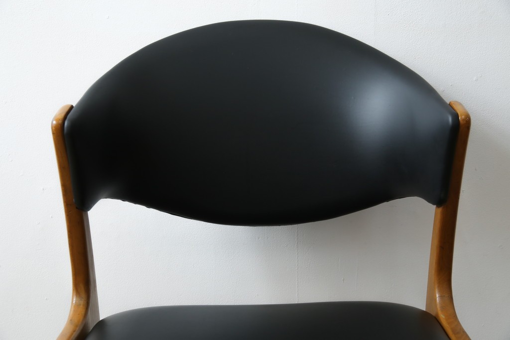 和製ビンテージ　九州　高級日田家具　アサヒ木工(アサヒファニチャー)　ビーチ材　合皮　北欧デザインがおしゃれ!!座り心地と美しさを兼ね備えたアームレスチェア(ダイニングチェア、イス、椅子、ヴィンテージ)(R-083158)