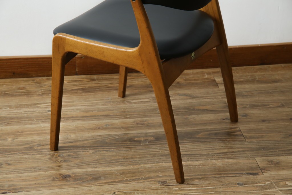 和製ビンテージ　九州　高級日田家具　アサヒ木工(アサヒファニチャー)　ビーチ材　合皮　北欧デザインがおしゃれ!!座り心地と美しさを兼ね備えたアームレスチェア(ダイニングチェア、イス、椅子、ヴィンテージ)(R-083158)