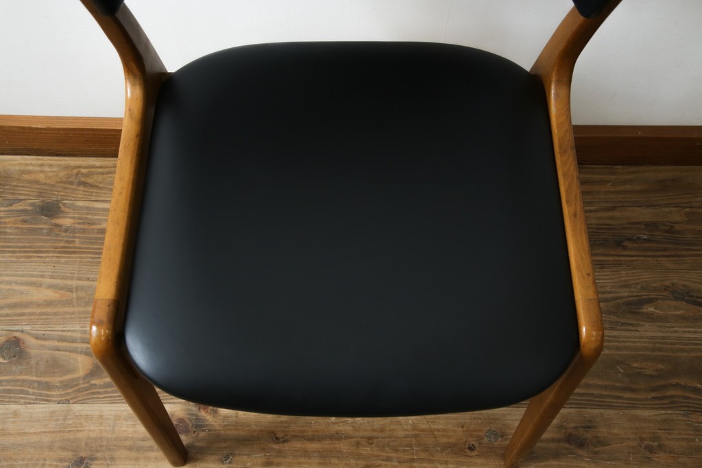 和製ビンテージ　九州　高級日田家具　アサヒ木工(アサヒファニチャー)　ビーチ材　合皮　北欧デザインがおしゃれ!!座り心地と美しさを兼ね備えたアームレスチェア(ダイニングチェア、イス、椅子、ヴィンテージ)(R-083158)