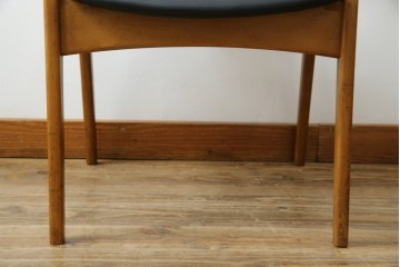 和製ビンテージ　九州　高級日田家具　アサヒ木工(アサヒファニチャー)　ビーチ材　合皮　北欧デザインがおしゃれ!!座り心地と美しさを兼ね備えたアームレスチェア(ダイニングチェア、イス、椅子、ヴィンテージ)(R-083158)