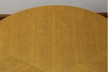 中古　超美品!!　IDEE(イデー)　長大作デザイン　YABANE LOW TABLE ROUND(矢羽ローテーブル/円)　矢羽　杢目の接ぎを活かしたデザインが印象的なローテーブル(ラウンドテーブル、丸テーブル、リビングテーブル、センターテーブル)(定価約30万円)(R-083159)