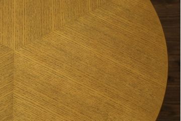 中古　超美品!!　IDEE(イデー)　長大作デザイン　YABANE LOW TABLE ROUND(矢羽ローテーブル/円)　矢羽　杢目の接ぎを活かしたデザインが印象的なローテーブル(ラウンドテーブル、丸テーブル、リビングテーブル、センターテーブル)(定価約30万円)(R-083159)