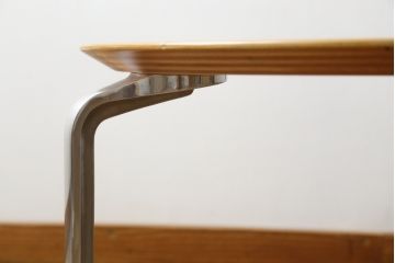 中古　超美品!!　IDEE(イデー)　長大作デザイン　YABANE LOW TABLE ROUND(矢羽ローテーブル/円)　矢羽　杢目の接ぎを活かしたデザインが印象的なローテーブル(ラウンドテーブル、丸テーブル、リビングテーブル、センターテーブル)(定価約30万円)(R-083159)