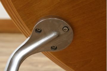 中古　超美品!!　IDEE(イデー)　長大作デザイン　YABANE LOW TABLE ROUND(矢羽ローテーブル/円)　矢羽　杢目の接ぎを活かしたデザインが印象的なローテーブル(ラウンドテーブル、丸テーブル、リビングテーブル、センターテーブル)(定価約30万円)(R-083159)