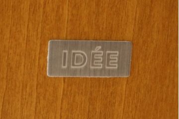 中古　超美品!!　IDEE(イデー)　長大作デザイン　YABANE LOW TABLE ROUND(矢羽ローテーブル/円)　矢羽　杢目の接ぎを活かしたデザインが印象的なローテーブル(ラウンドテーブル、丸テーブル、リビングテーブル、センターテーブル)(定価約30万円)(R-083159)