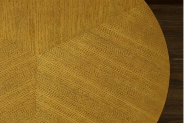 中古　超美品!!　IDEE(イデー)　長大作デザイン　YABANE LOW TABLE ROUND(矢羽ローテーブル/円)　矢羽　杢目の接ぎを活かしたデザインが印象的なローテーブル　定価約30万円　(R-083159)