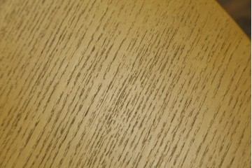 中古　超美品!!　IDEE(イデー)　長大作デザイン　YABANE LOW TABLE ROUND(矢羽ローテーブル/円)　矢羽　杢目の接ぎを活かしたデザインが印象的なローテーブル　定価約30万円　(R-083159)