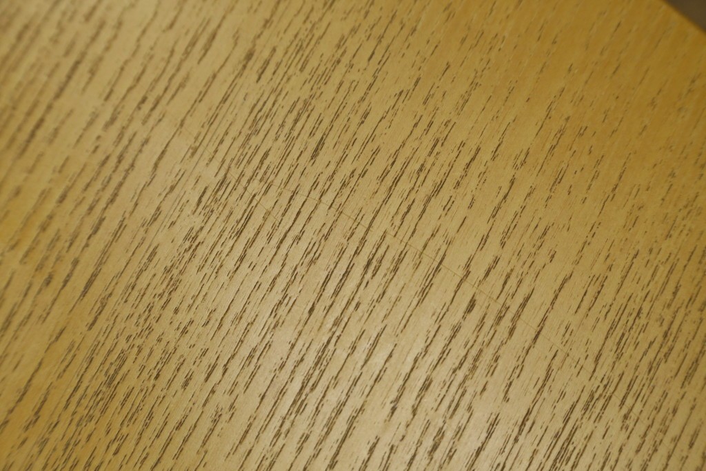 中古　超美品!!　IDEE(イデー)　長大作デザイン　YABANE LOW TABLE ROUND(矢羽ローテーブル/円)　矢羽　杢目の接ぎを活かしたデザインが印象的なローテーブル　定価約30万円　(R-083159)