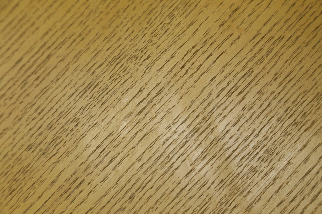 中古　超美品!!　IDEE(イデー)　長大作デザイン　YABANE LOW TABLE ROUND(矢羽ローテーブル/円)　矢羽　杢目の接ぎを活かしたデザインが印象的なローテーブル　定価約30万円　(R-083159)