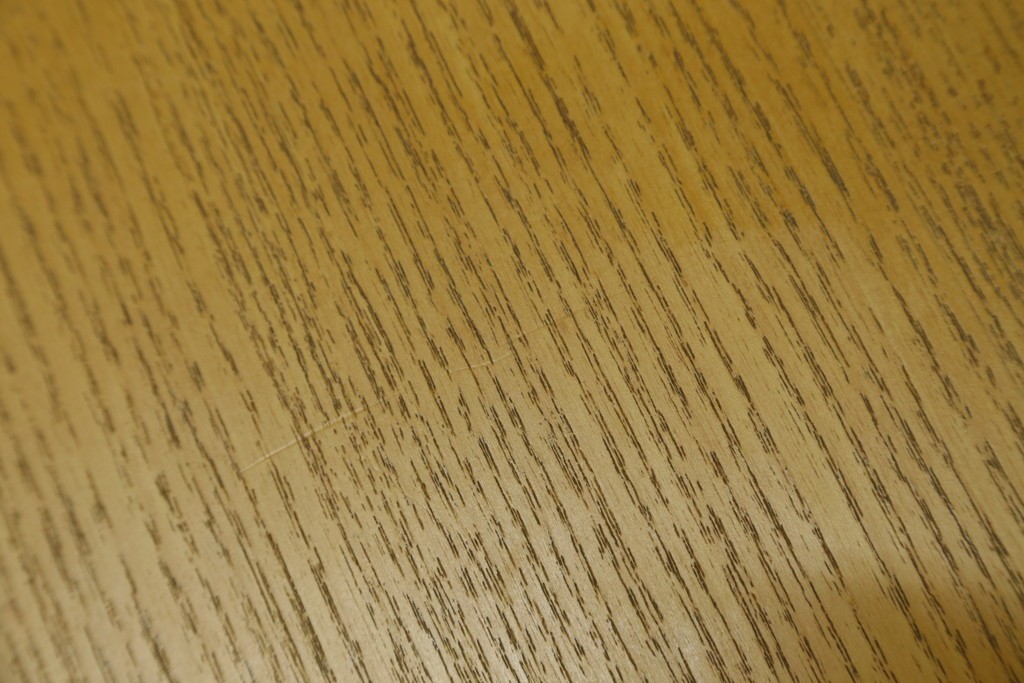 中古　超美品!!　IDEE(イデー)　長大作デザイン　YABANE LOW TABLE ROUND(矢羽ローテーブル/円)　矢羽　杢目の接ぎを活かしたデザインが印象的なローテーブル　定価約30万円　(R-083159)