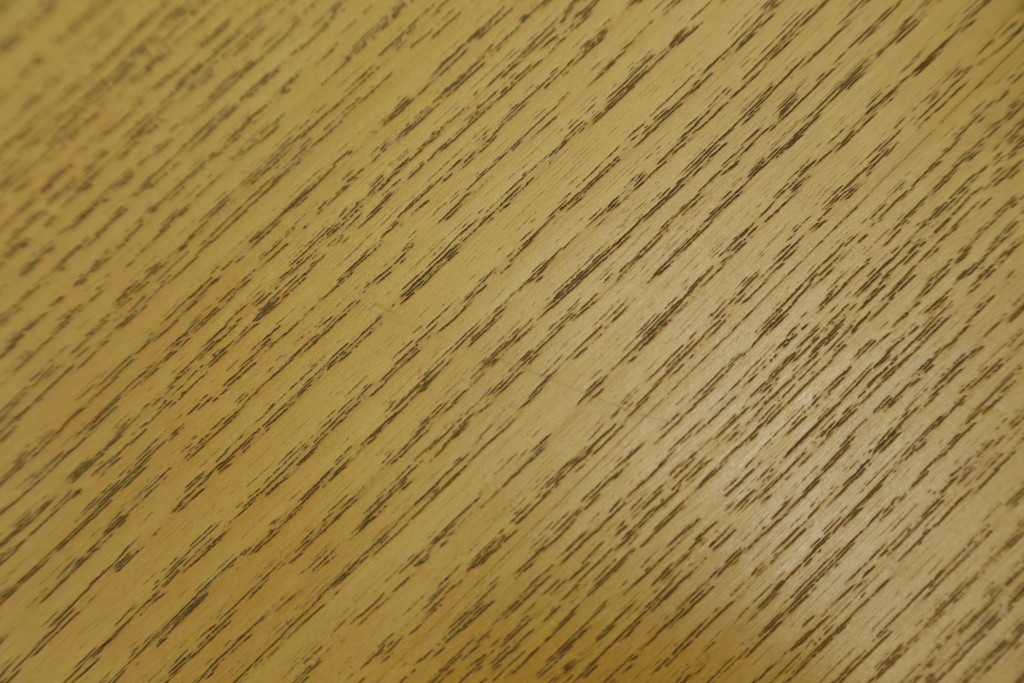 中古　超美品!!　IDEE(イデー)　長大作デザイン　YABANE LOW TABLE ROUND(矢羽ローテーブル/円)　矢羽　杢目の接ぎを活かしたデザインが印象的なローテーブル　定価約30万円　(R-083159)