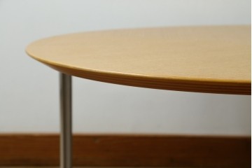 中古　超美品!!　IDEE(イデー)　長大作デザイン　YABANE LOW TABLE ROUND(矢羽ローテーブル/円)　矢羽　杢目の接ぎを活かしたデザインが印象的なローテーブル　定価約30万円　(R-083159)