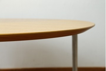 中古　超美品!!　IDEE(イデー)　長大作デザイン　YABANE LOW TABLE ROUND(矢羽ローテーブル/円)　矢羽　杢目の接ぎを活かしたデザインが印象的なローテーブル　定価約30万円　(R-083159)