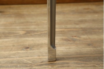 中古　超美品!!　IDEE(イデー)　長大作デザイン　YABANE LOW TABLE ROUND(矢羽ローテーブル/円)　矢羽　杢目の接ぎを活かしたデザインが印象的なローテーブル　定価約30万円　(R-083159)