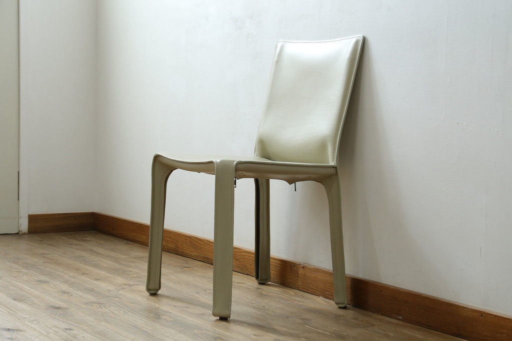 中古　美品　Cassina(カッシーナ)　412　CAB(キャブ)　MARIO BELLINI(マリオベリーニ)　アイボリー　シンプルモダンな空間づくりに活躍するアームレスチェア　定価約23万円　(R-083161)