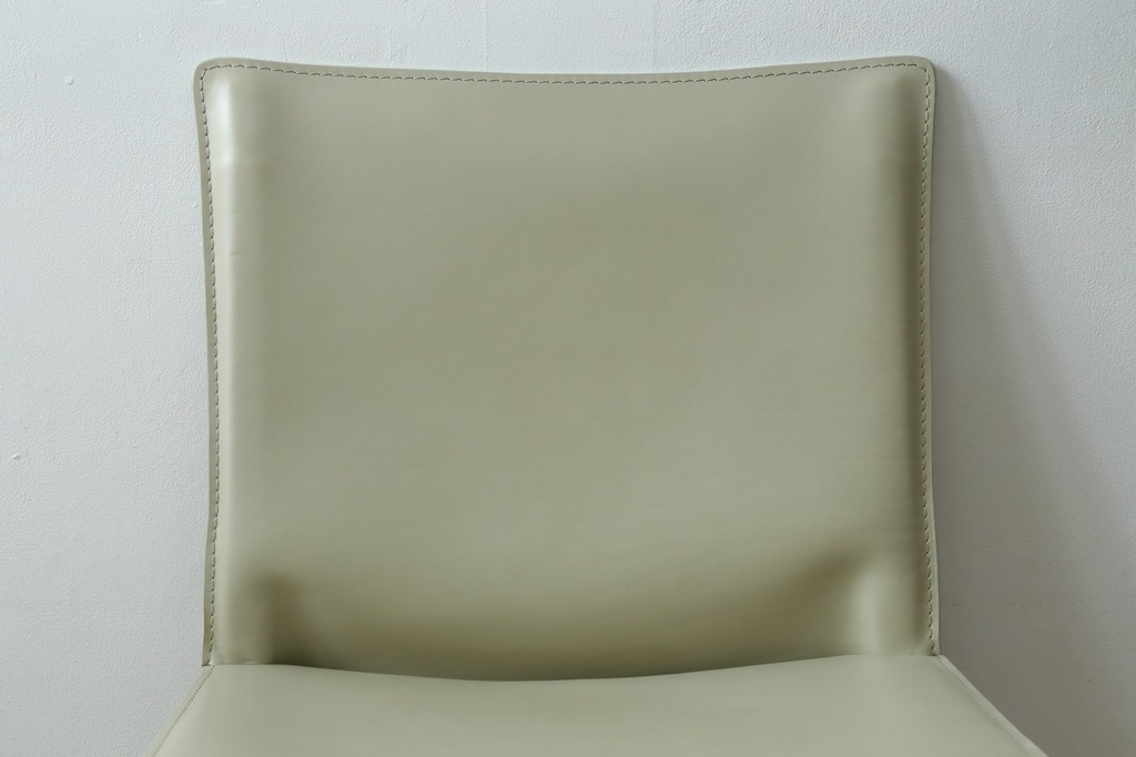 中古　美品　Cassina(カッシーナ)　412　CAB(キャブ)　MARIO BELLINI(マリオベリーニ)　アイボリー　シンプルモダンな空間づくりに活躍するアームレスチェア　定価約23万円　(R-083161)