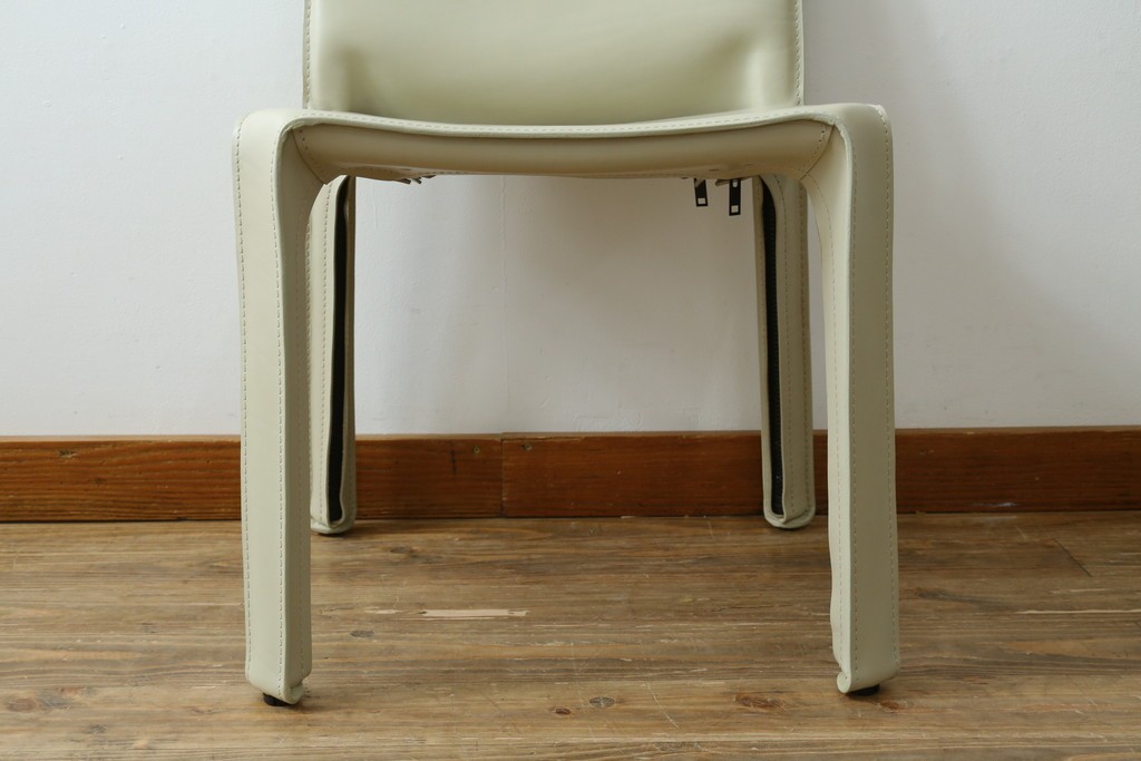 中古　美品　Cassina(カッシーナ)　412　CAB(キャブ)　MARIO BELLINI(マリオベリーニ)　アイボリー　シンプルモダンな空間づくりに活躍するアームレスチェア　定価約23万円　(R-083161)