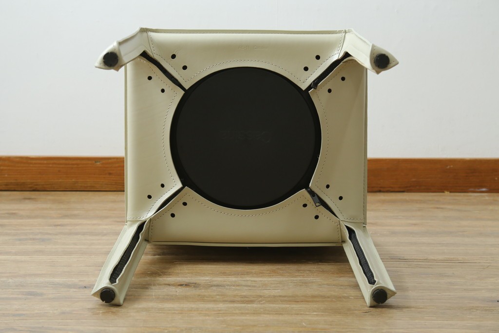 中古　美品　Cassina(カッシーナ)　412　CAB(キャブ)　MARIO BELLINI(マリオベリーニ)　アイボリー　シンプルモダンな空間づくりに活躍するアームレスチェア　定価約23万円　(R-083161)