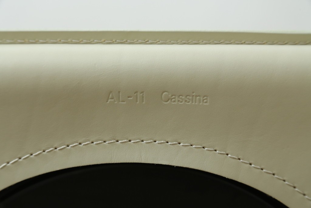 中古　美品　Cassina(カッシーナ)　412　CAB(キャブ)　MARIO BELLINI(マリオベリーニ)　アイボリー　シンプルモダンな空間づくりに活躍するアームレスチェア　定価約23万円　(R-083161)