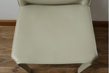 中古　美品　Cassina(カッシーナ)　412　CAB(キャブ)　MARIO BELLINI(マリオベリーニ)　アイボリー　シンプルモダンな空間づくりに活躍するアームレスチェア(ダイニングチェア、椅子、イス)(定価約23万円)(R-083161)