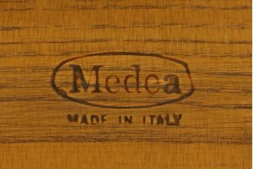 中古　美品　Medea(メデア)　優雅な曲線美と彫刻脚のエレガントなローテーブル(センターテーブル、サイドテーブル、リビングテーブル)(R-083162)
