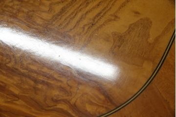 中古　美品　Medea(メデア)　優雅な曲線美と彫刻脚のエレガントなローテーブル(センターテーブル、サイドテーブル、リビングテーブル)(R-083162)