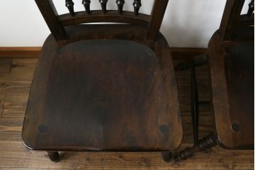 中古　松本民芸家具　クラシカルなダイニングづくりにぴったりの安川式スピンドルチェア4脚セット(板座チェア、ダイニングチェア、椅子、イス、バラ売り可能)(R-083164)