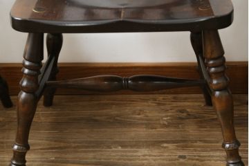 中古　松本民芸家具　クラシカルなダイニングづくりにぴったりの安川式スピンドルチェア4脚セット(板座チェア、ダイニングチェア、椅子、イス、バラ売り可能)(R-083164)