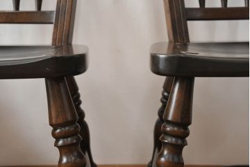 中古　松本民芸家具　クラシカルなダイニングづくりにぴったりの安川式スピンドルチェア4脚セット(板座チェア、ダイニングチェア、椅子、イス、バラ売り可能)(R-083164)