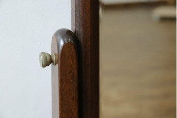 中古　美品　松本民芸家具　透かし彫りが上品なB型姿見　定価約10万円相当　(R-083165)