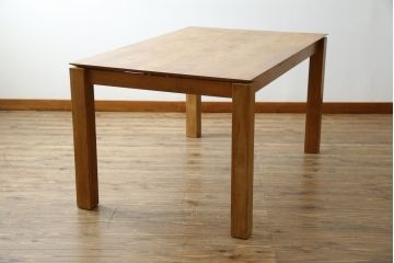 中古　ベルギー　ETHNICRAFT(エスニクラフト)　モダンシャープデザイン　チーク無垢材　伸縮式　温もりのある風合いがナチュラルインテリアにおすすめのダイニングテーブル(エクステンションテーブル、4人掛け、6人掛け)(定価約46万円)(R-083166)