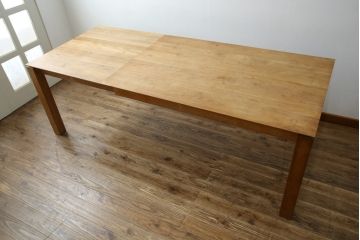 中古　ベルギー　ETHNICRAFT(エスニクラフト)　モダンシャープデザイン　チーク無垢材　伸縮式　温もりのある風合いがナチュラルインテリアにおすすめのダイニングテーブル(エクステンションテーブル、4人掛け、6人掛け)(定価約46万円)(R-083166)